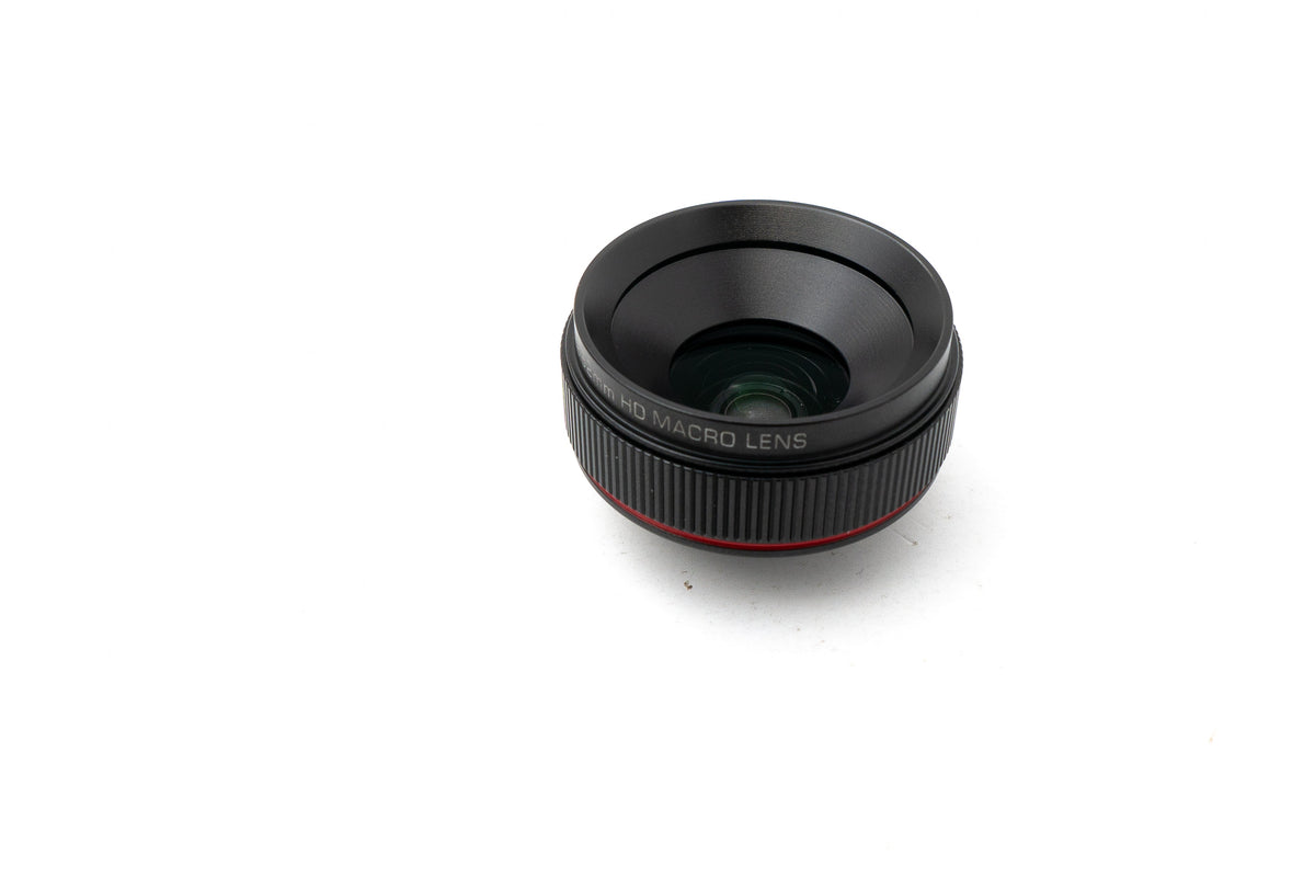 SYSTEM-S Macro Lens 1.1x to 2.8x Filter 37 mm with Case for iPhone 15 Pro in Black Gray