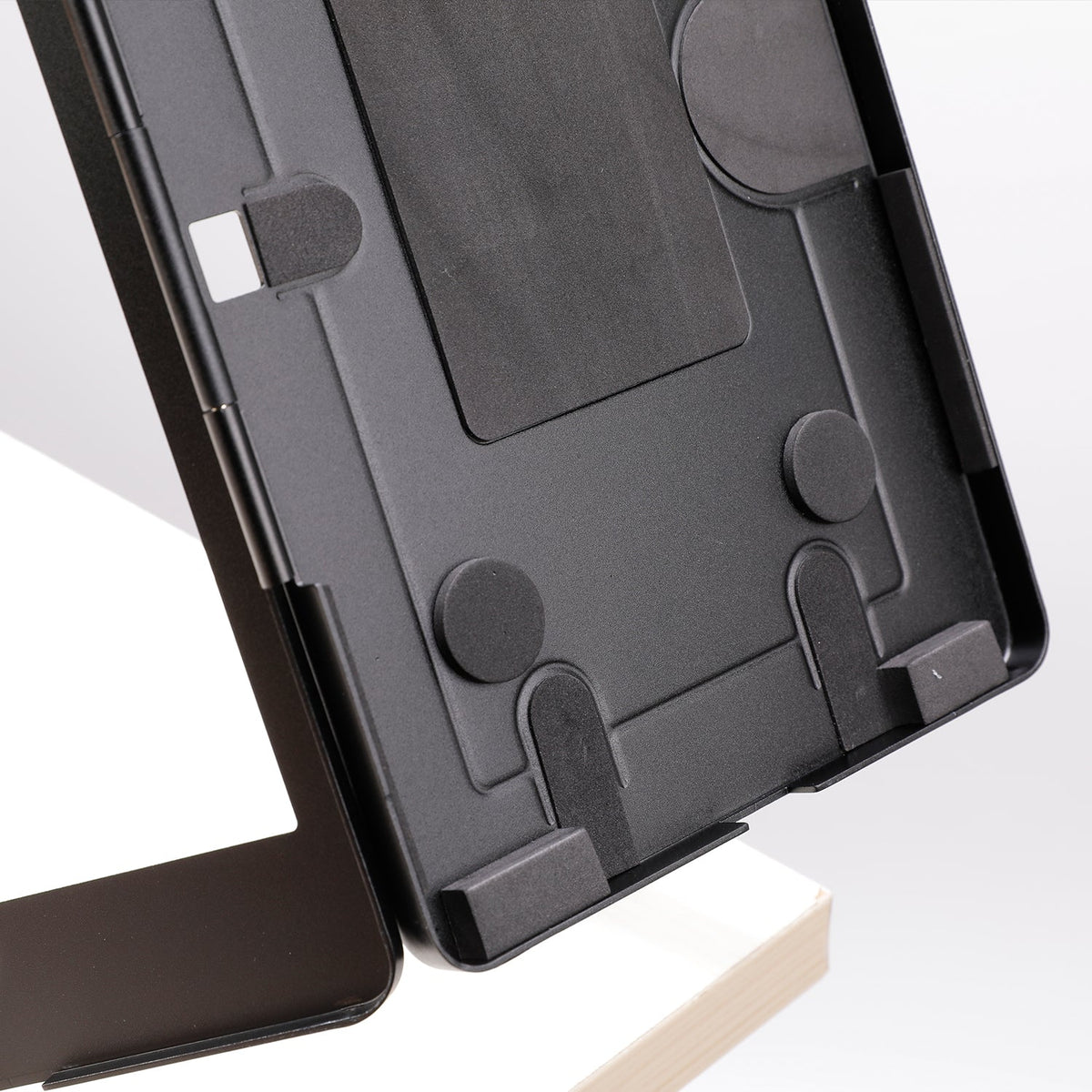SYSTEM-S Stangen Halterung mit Schloss Befestigung aus Metall Schwarz für iPad Pro 10,5" - DREIKS