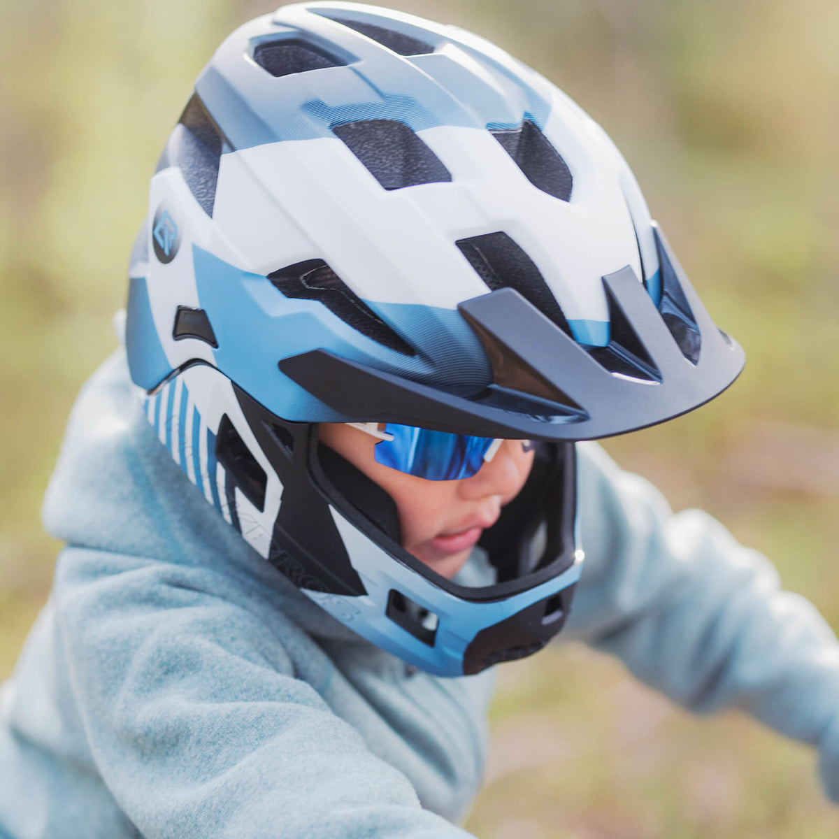ROCKBROS Kinderhelm BMX MTB Helm mit Abnehmbarem Kinnschutz und Krempe