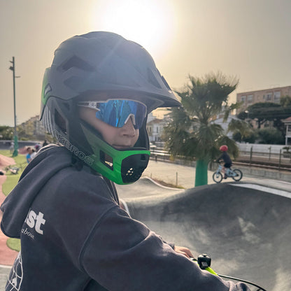 ROCKBROS Kinderhelm BMX MTB Helm mit Abnehmbarem Kinnschutz und Krempe