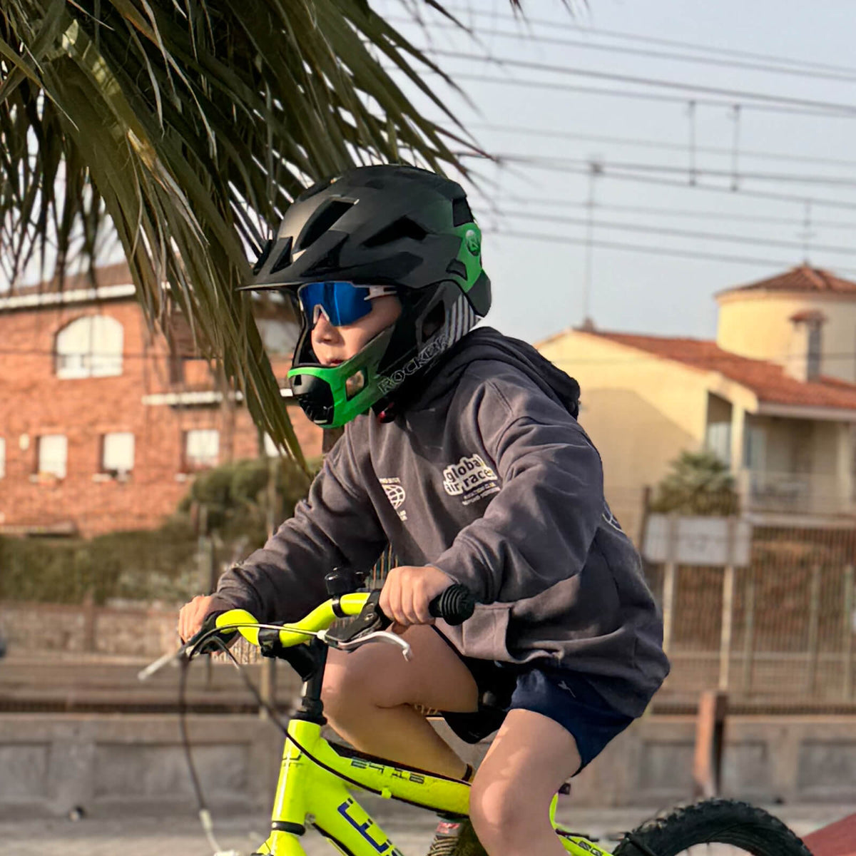 ROCKBROS Kinderhelm BMX MTB Helm mit Abnehmbarem Kinnschutz und Krempe