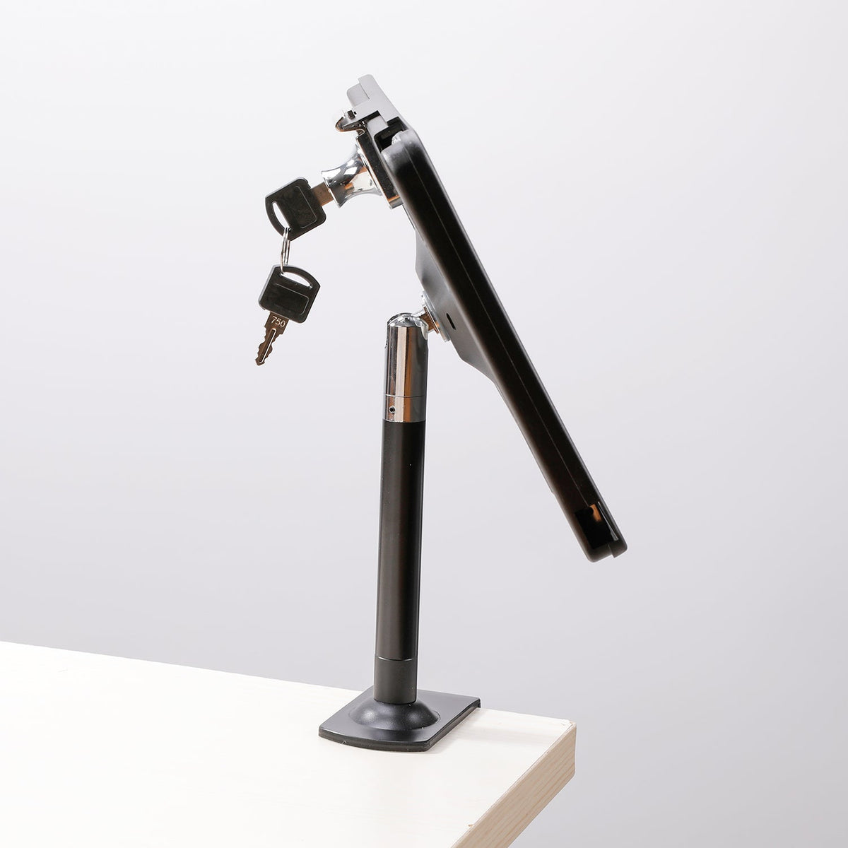 SYSTEM-S Stangen Halterung mit Schloss Befestigung aus Metall Schwarz für iPad Pro 10,5" - DREIKS