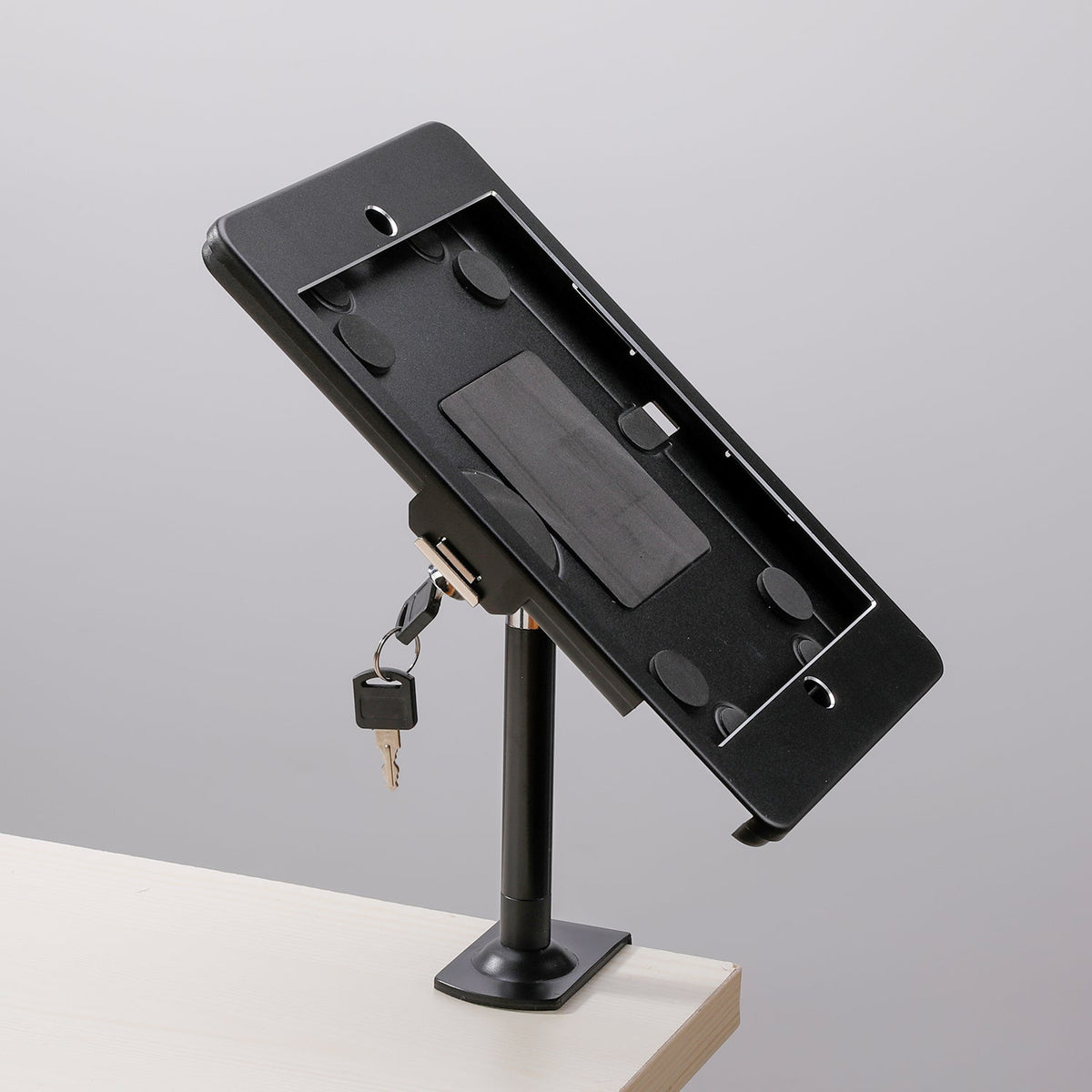 SYSTEM-S Stangen Halterung mit Schloss Befestigung aus Metall Schwarz für iPad Pro 10,5" - DREIKS