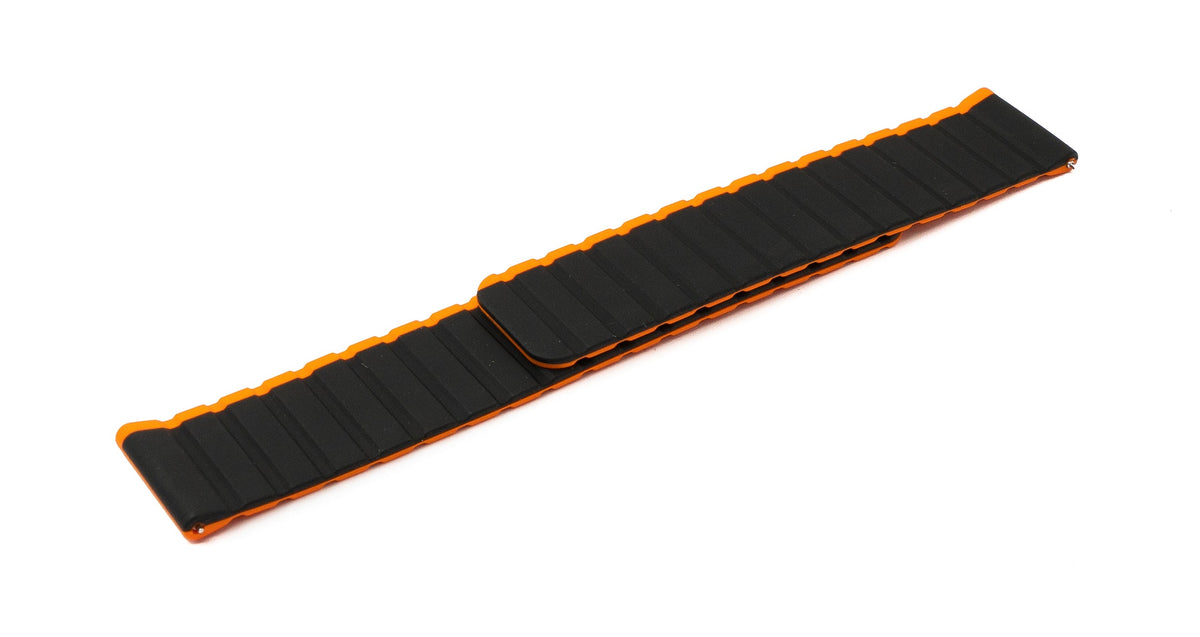 SYSTEM-S 22 mm silicone magnetic strap for Samsung Galaxy Watch 5 4 in orange